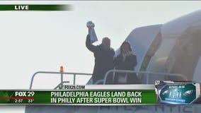 Eagles land in Philly with Lombardi Trophy