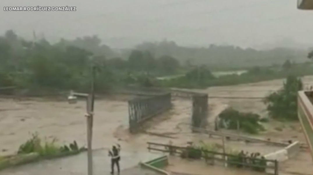Chicago's Puerto Rican community mobilizes for Hurricane Fiona relief