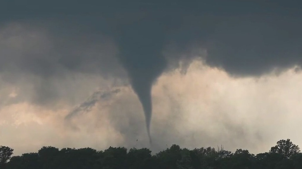 Tornadoes kill dozens in Kentucky, central U.S.