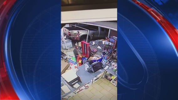 VIDEO: Suspects try to steal ATM after ramming truck into 7-Eleven store