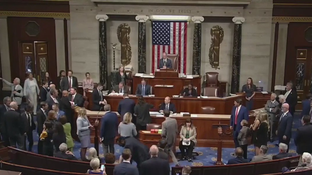 Congress goes on recess without funding bill