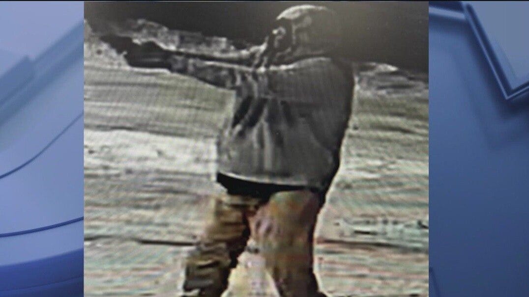 Aurora, IL, shooting leaves man hurt, police search for suspect