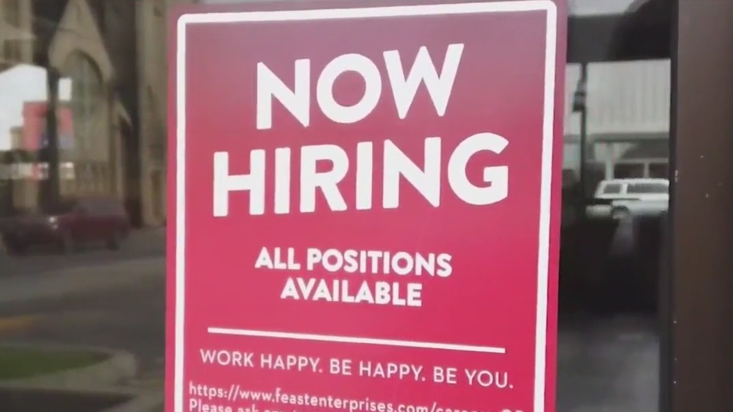 Jobless claims drop to 210,000, GDP outperforms