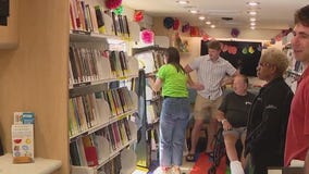 Phoenix bookmobile brings books to VA Medical Center