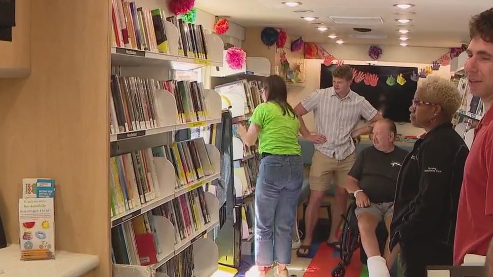 Phoenix bookmobile brings books to VA Medical Center