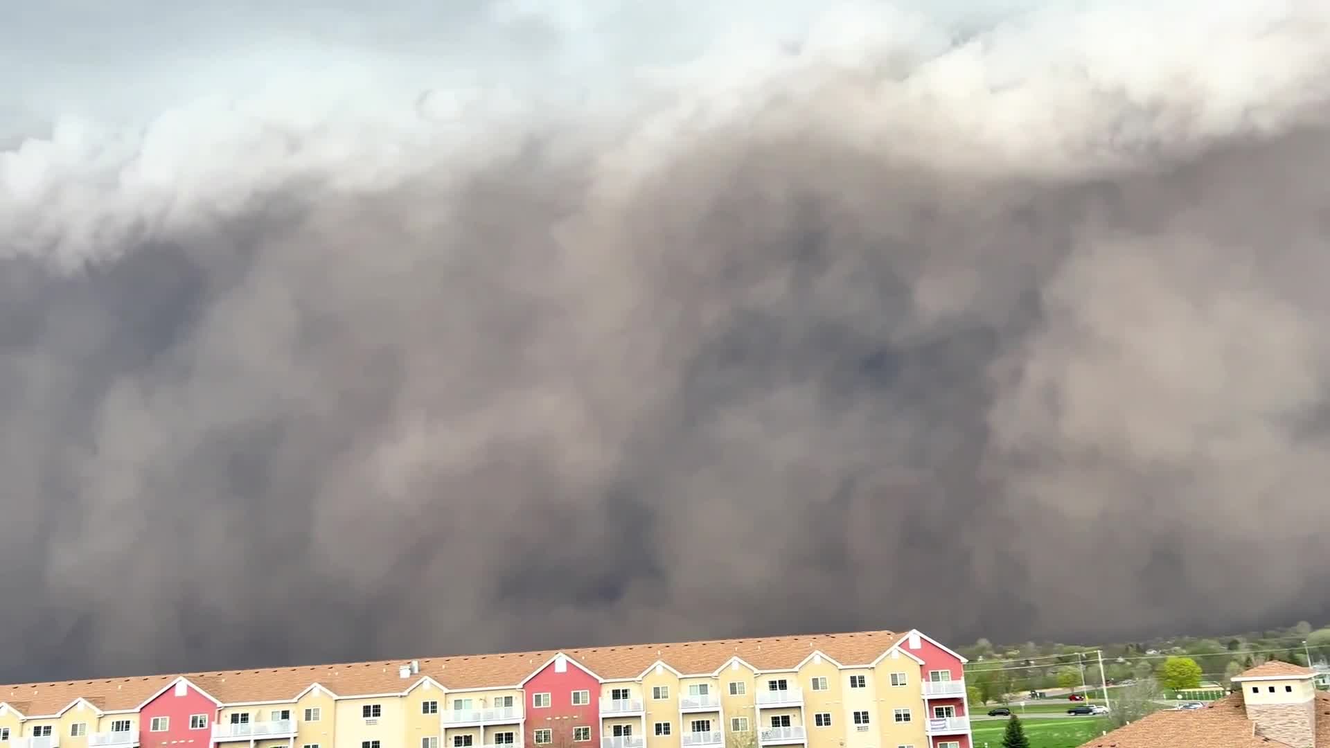 Line of clouds and dust move through South Dakota