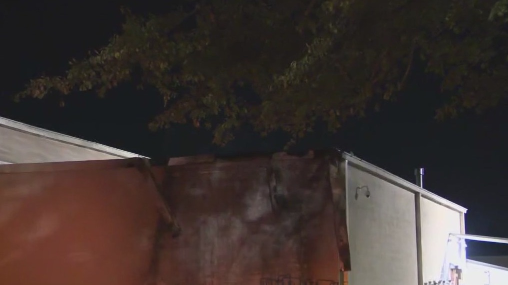 Trash fire damages DeKalb County Kroger | FOX 5 Atlanta