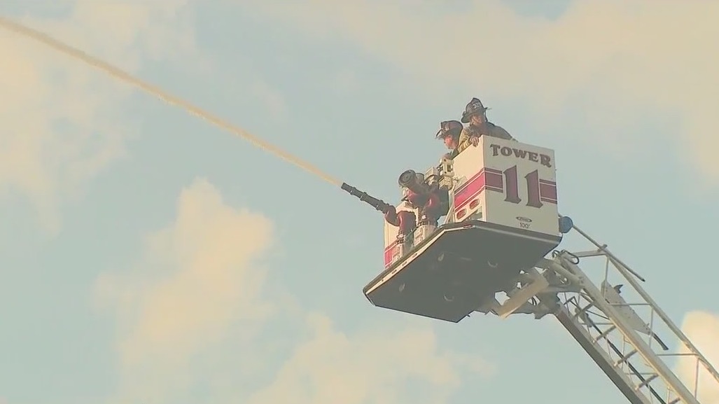 Brush fire forces evacuations, threatens homes | FOX 35 Orlando