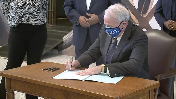 Resolution signed to rename Old World Third as Martin Luther King Jr. Drive