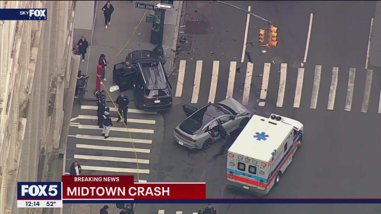 Midtown crash shuts down part of 2nd Ave
