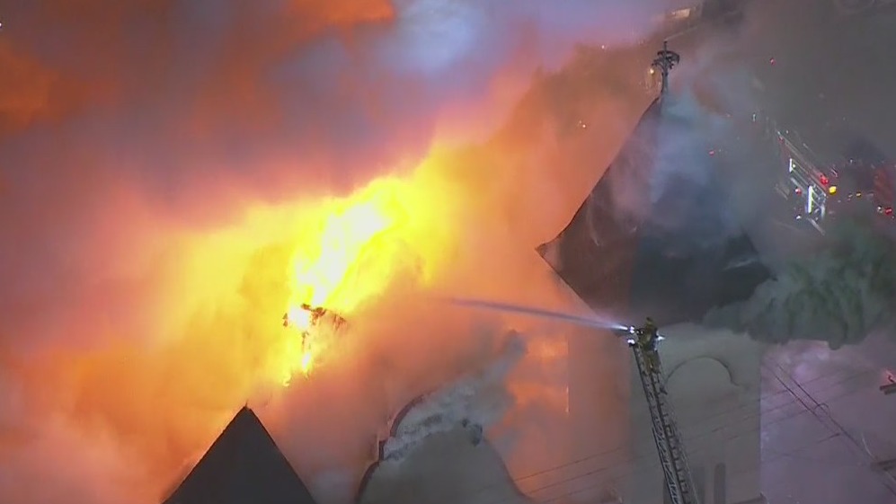 Fire destroys vacant church in downtown Los Angeles