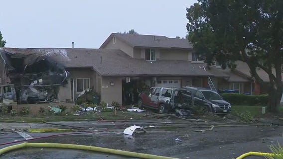 Small plane crashes in San Diego neighborhood