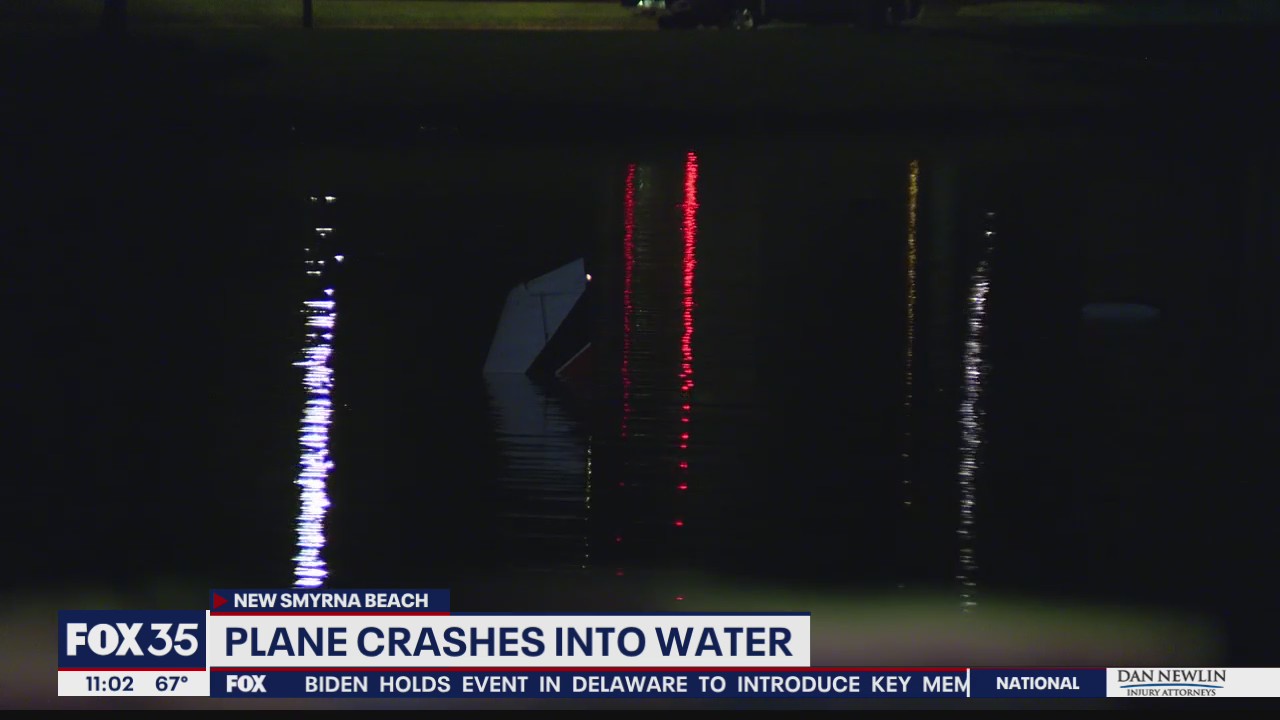 Small plane crashes into lake in New Smyrna Beach