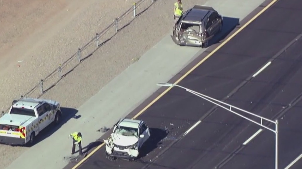 2 killed in Loop 303 chain reaction crash | FOX 10 Phoenix