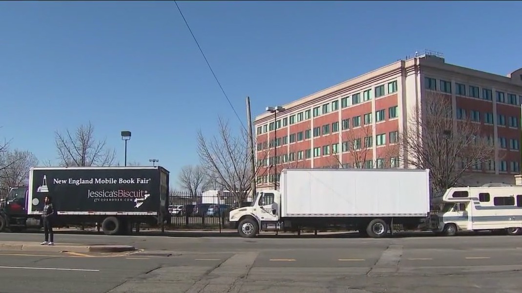 Queens leaders slam city over illegal truck parking