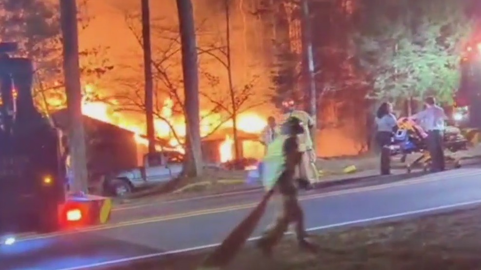 Woman dies in house fire, neighbors claim no water | FOX 5 Atlanta