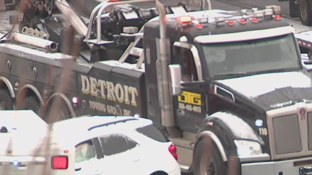 Drivers left scrambling after massive crash on I-75