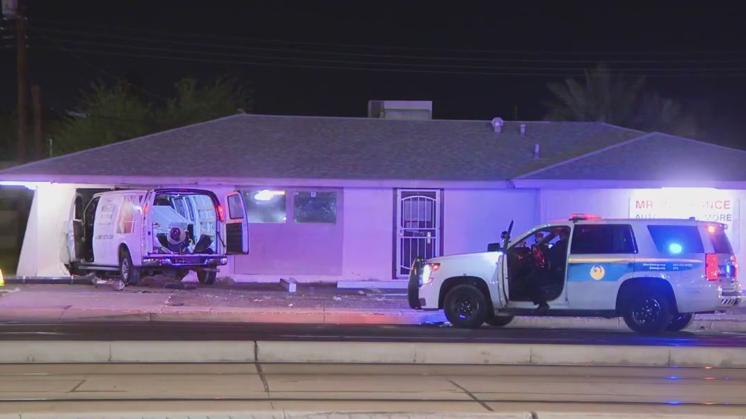 Van crashes into Phoenix home