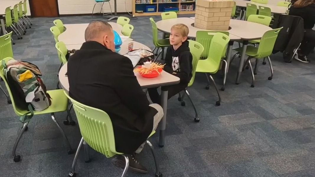 'Lunch Pals' mentor program