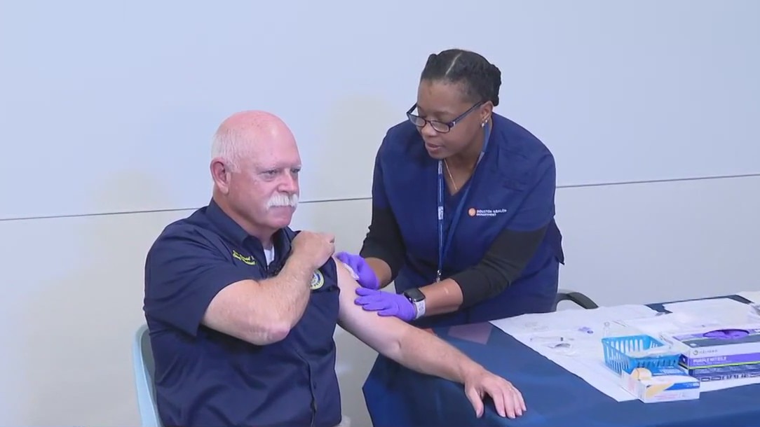 Health officials suggest vaccine before holidays