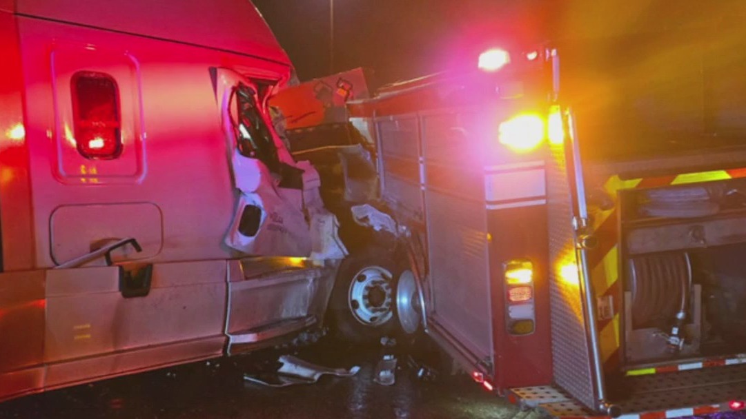 Houston firefighters injured in crash involving 18-wheeler