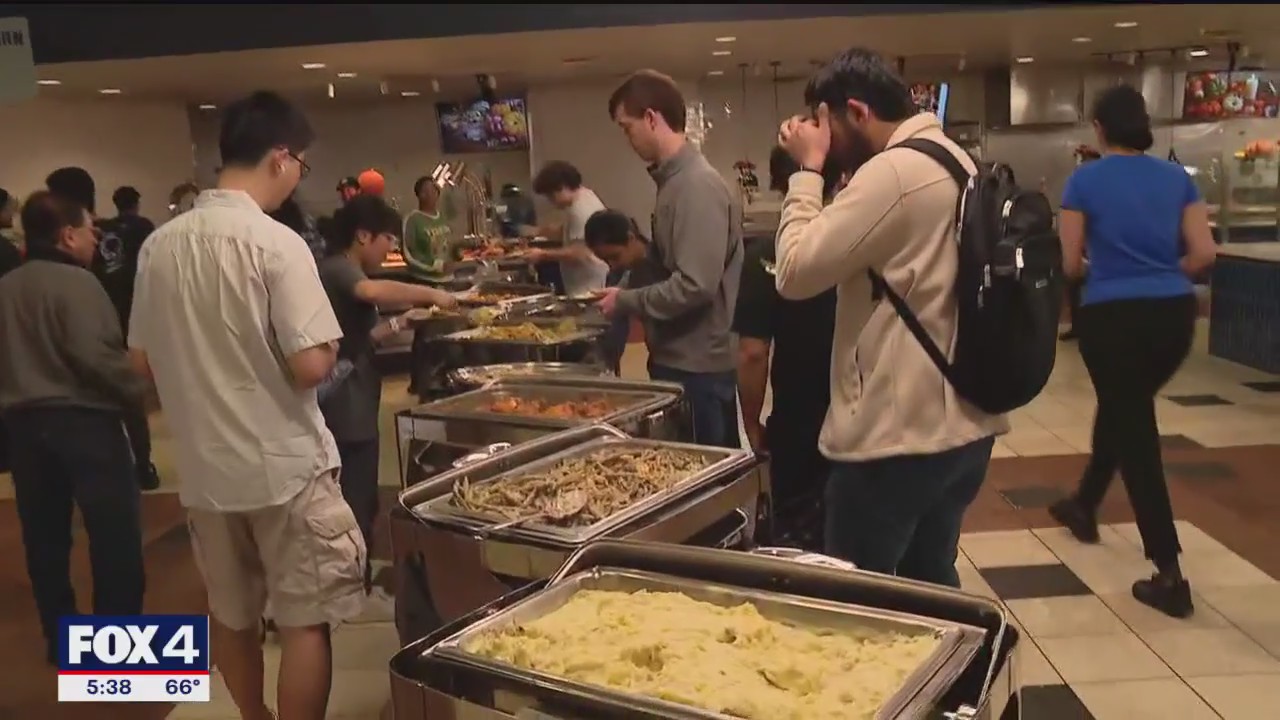UTA serves up Thanksgiving dinner for students