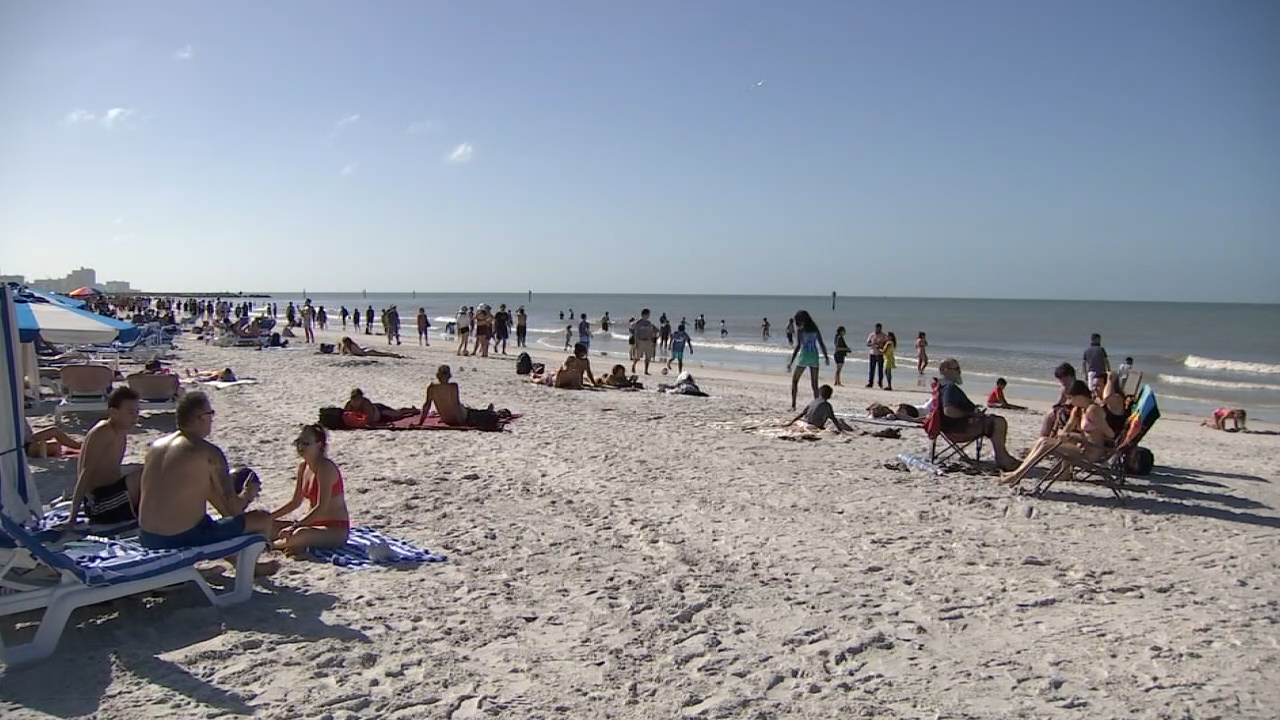 Bay Area beaches packed Christmas Day