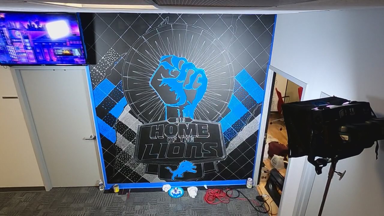 FOX 2's Lions Mural Timelapse
