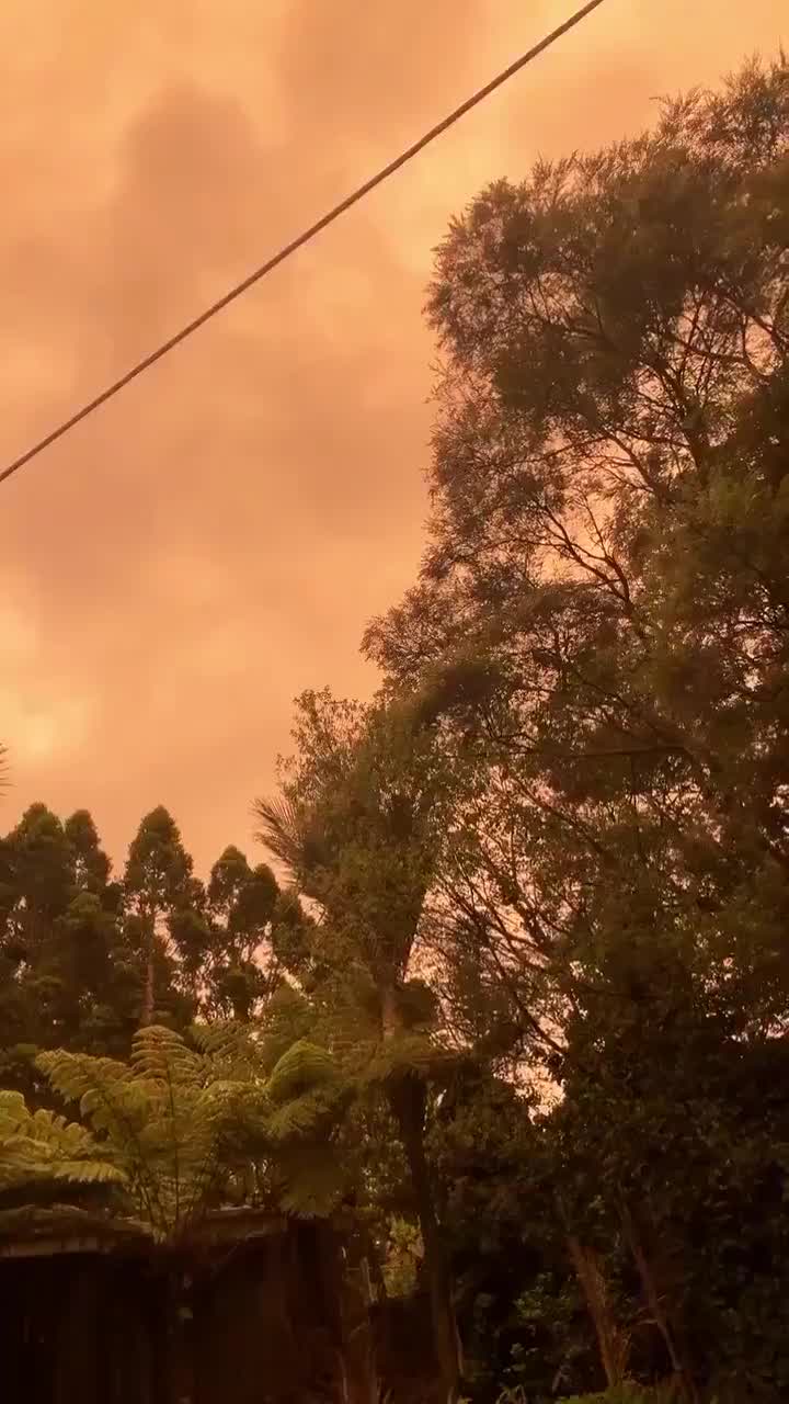 Australian bushfires turn skies over New Zealand orange