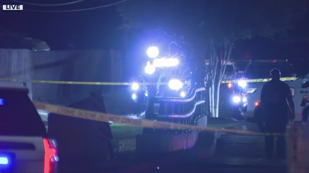 Baytown crash injures officer, at least 2 children, officials say