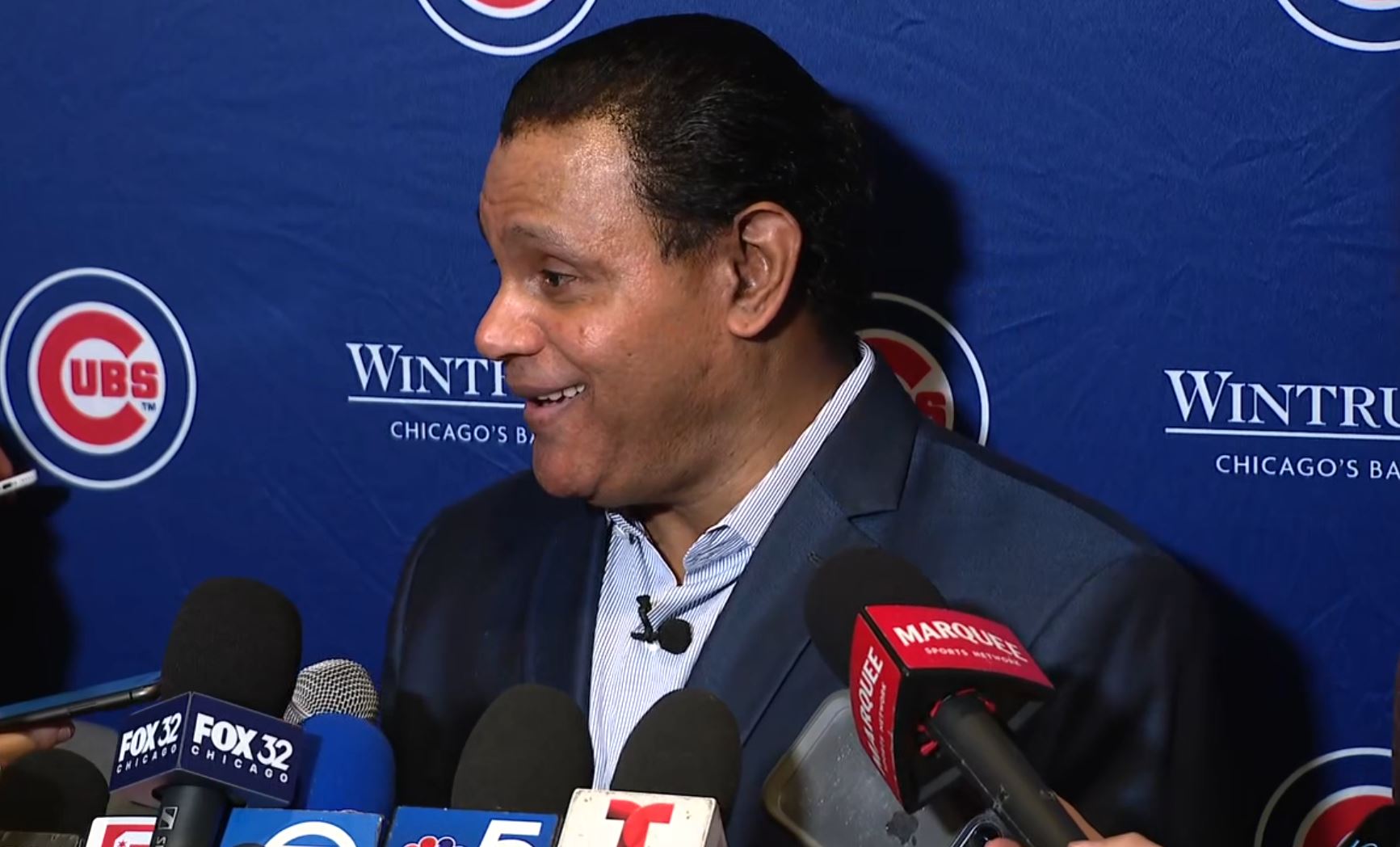 Sammy Sosa speaks to reporters at the 2025 Cubs Convention | FOX 32 Chicago