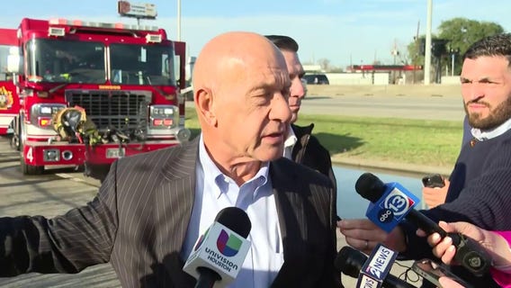FULL VIDEO: Houston officials provide update following 3-alarm fire near I-45