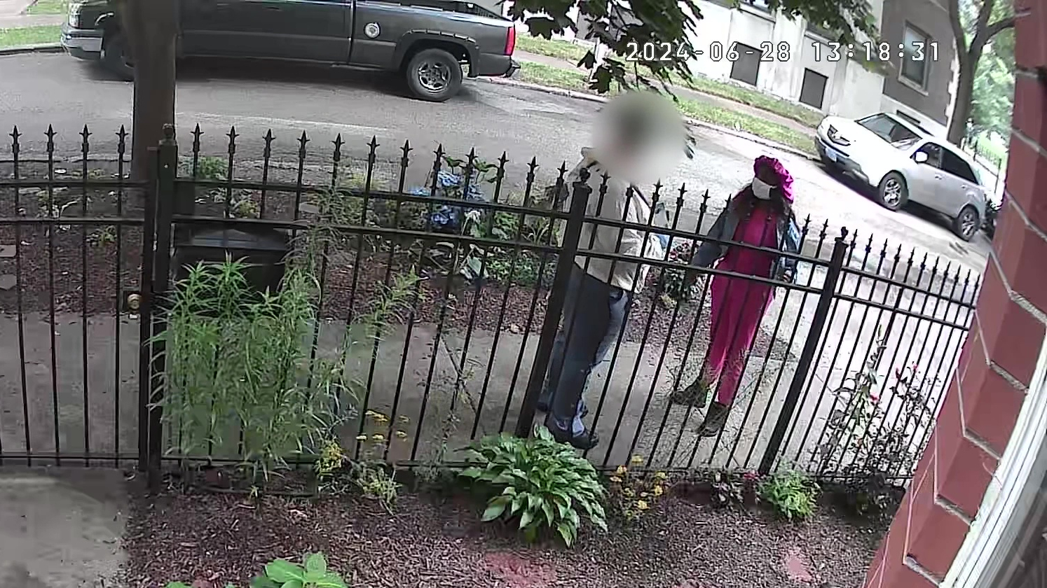 Armed robbery of Chicago postal worker caught on video