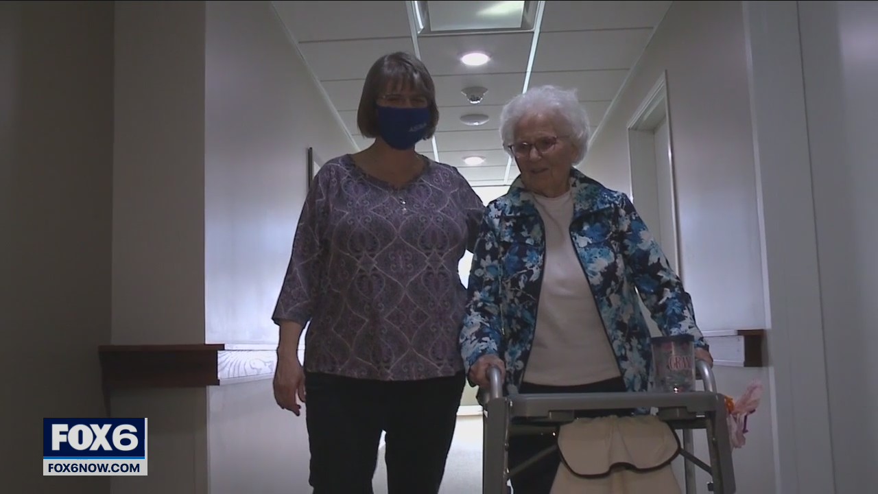 COVID-19 vaccine clinic reunites mom, daughter after months apart