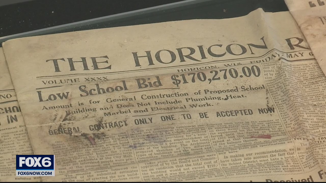 Horicon Schools opens capsule from 1921