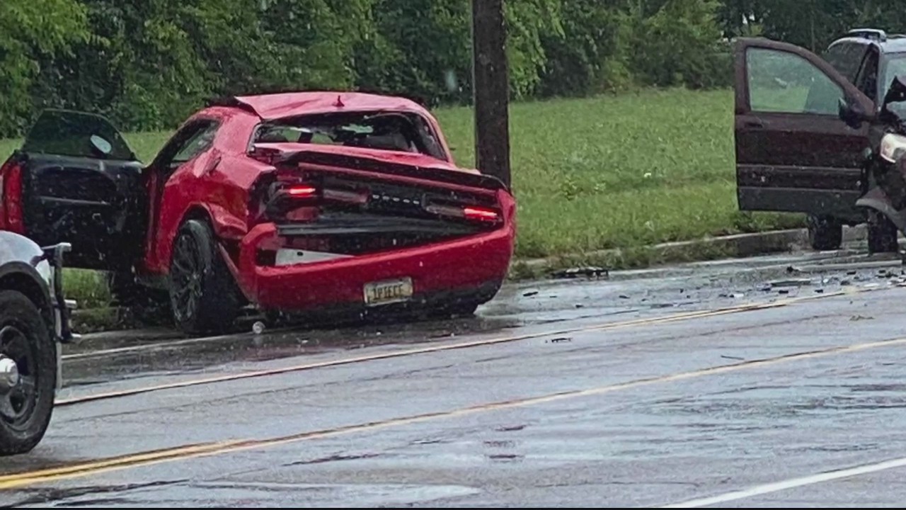 Stolen Dodge Challenger with kids inside crashes into minivan | FOX 2 ...