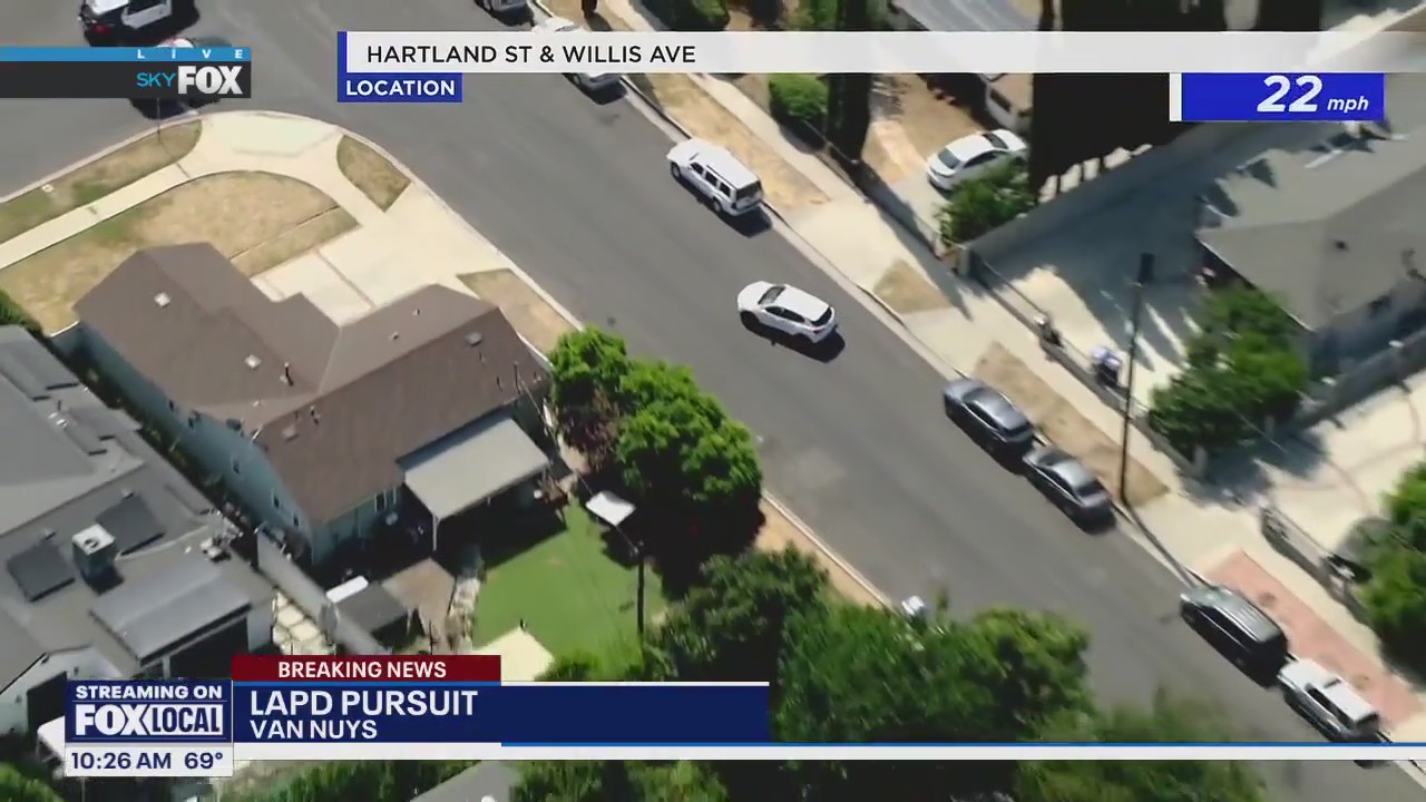 Pursuit suspect reverses in front of LAPD officers | FOX 11 Los Angeles