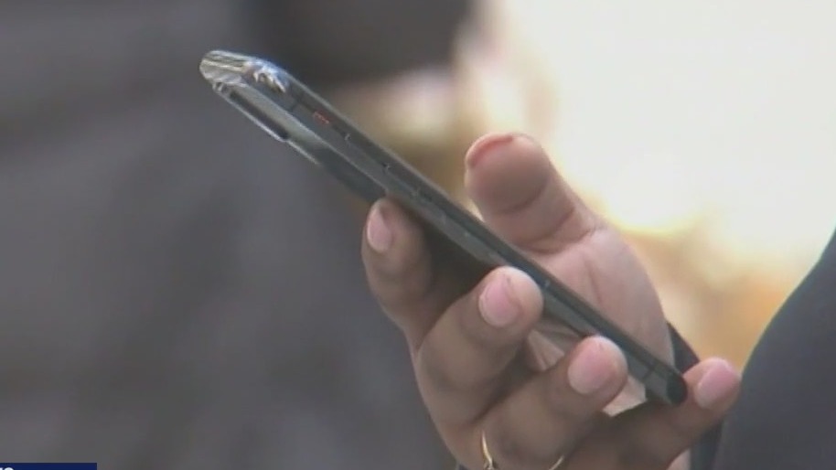 Minneapolis school board delays cell phone vote