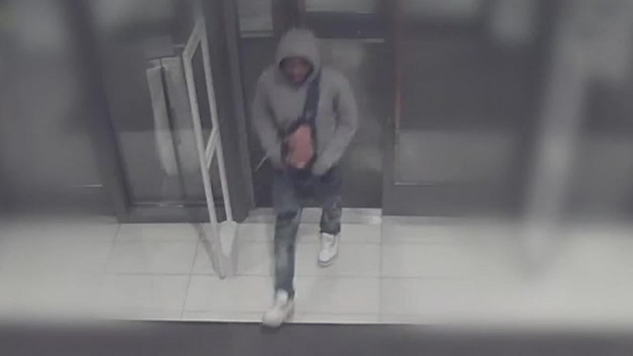 Alvin Cole shot by Officer Mensah 23 minutes after entering Mayfair