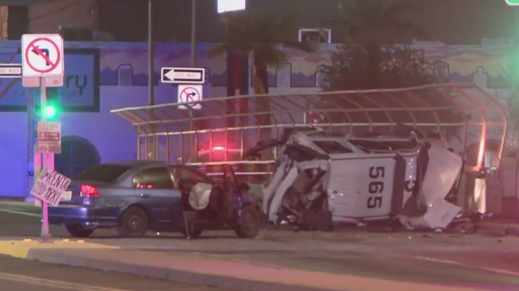 Phoenix officer hurt in rollover crash near I-17 | FOX 10 Phoenix
