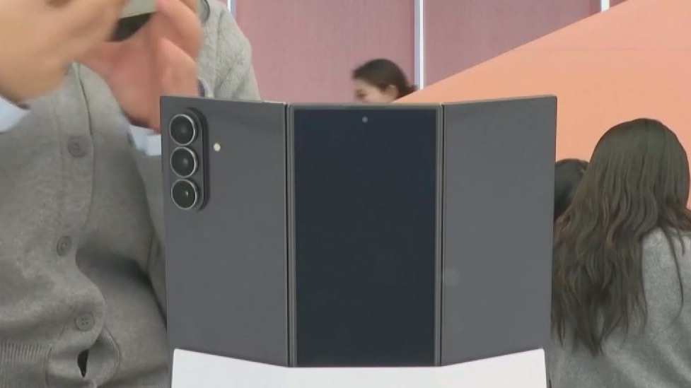 Samsung unveils trifold phone