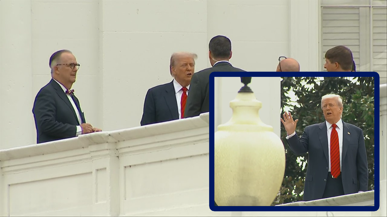 Pres. Trump spotted on White House roof