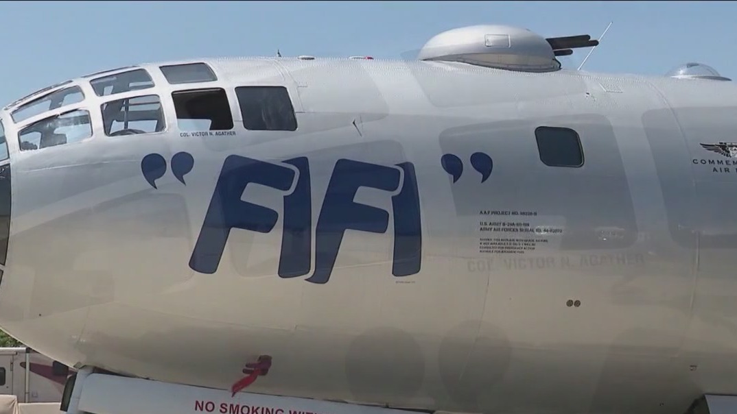 Historic WWII aircraft land in Chicago area, offering rides to the public