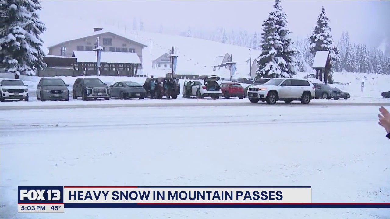 Heavy snow falling at WA mountain passes