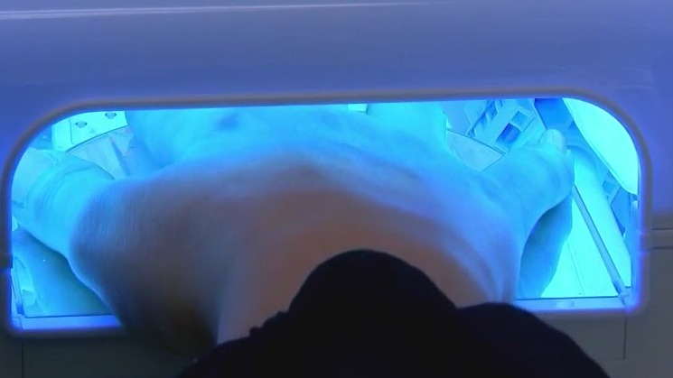 UV nail polish dryers damaging to human cells, study finds