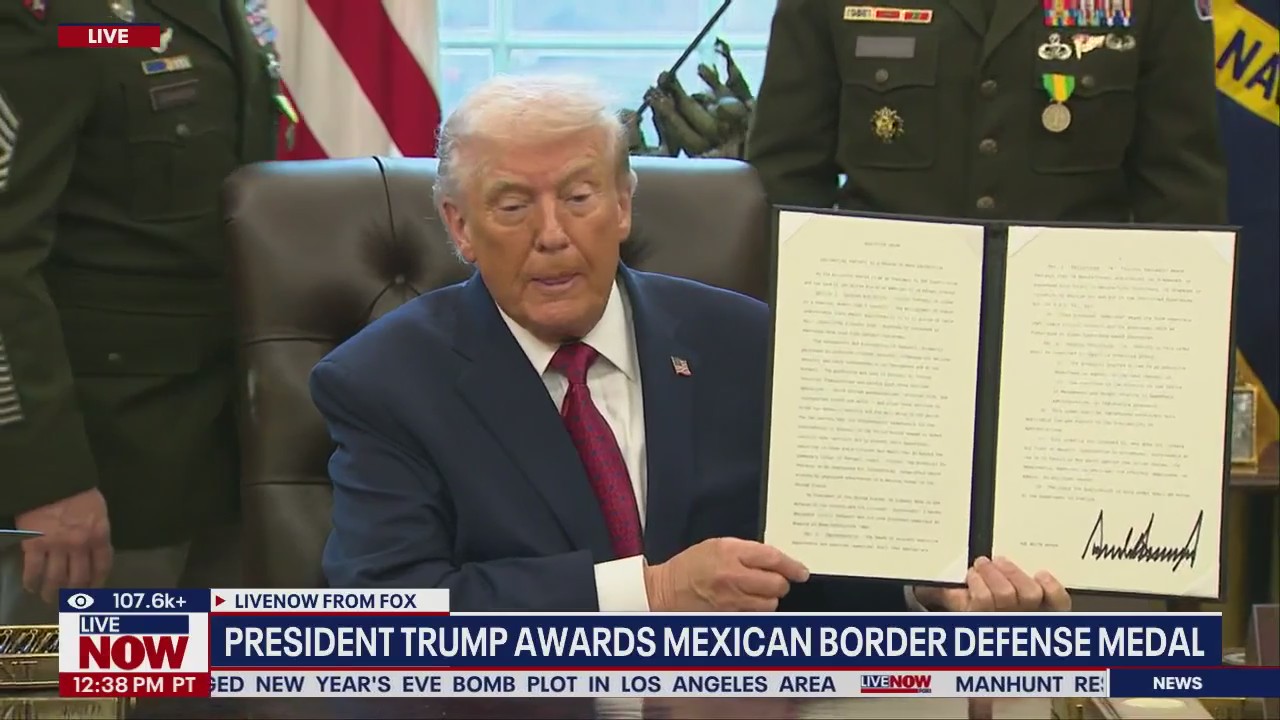 Trump awards Mexican Border Defense Medal