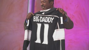 LA Kings radio analyst and former player Daryl Evans surprises Tony McEwing with 'Big Daddy' jersey