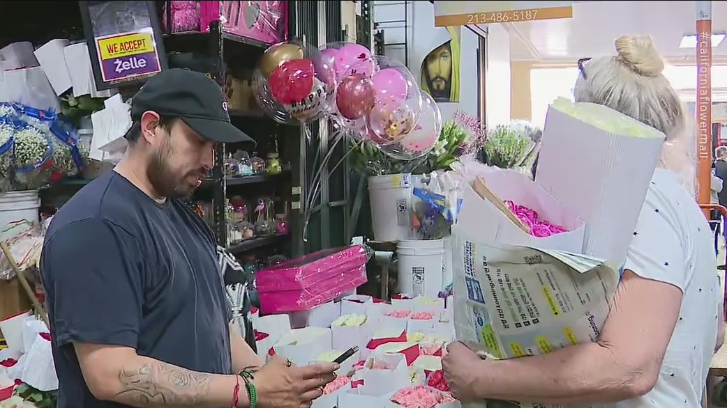 California Flower Mall prepares for Mother's Day rush