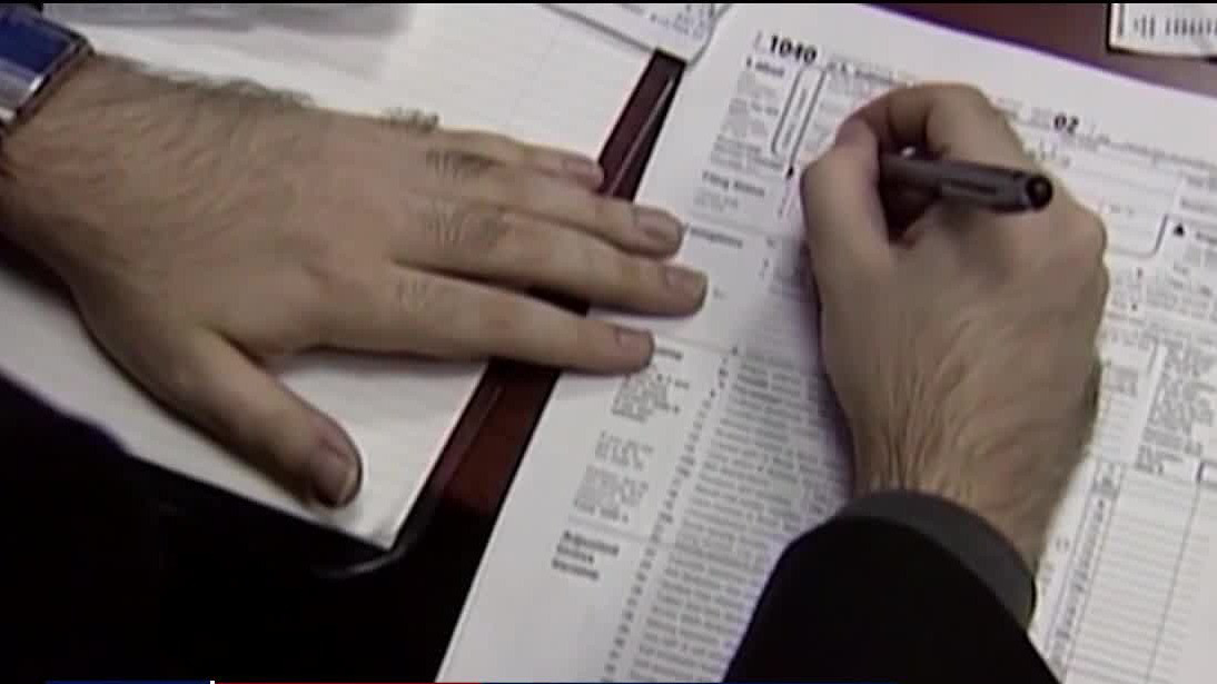 Experts: Don't wait to file your taxes