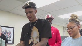 Rockets' Jabari Smith Jr. serves meals in Fifth Ward